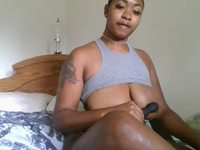 Mona Bee Private Webcam Show